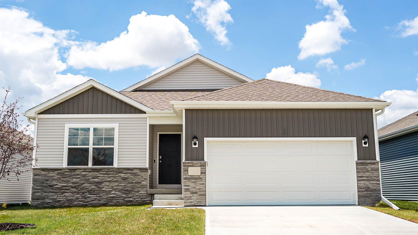Hamilton - Enclave Flats: Elkhorn, Nebraska - D.R. Horton