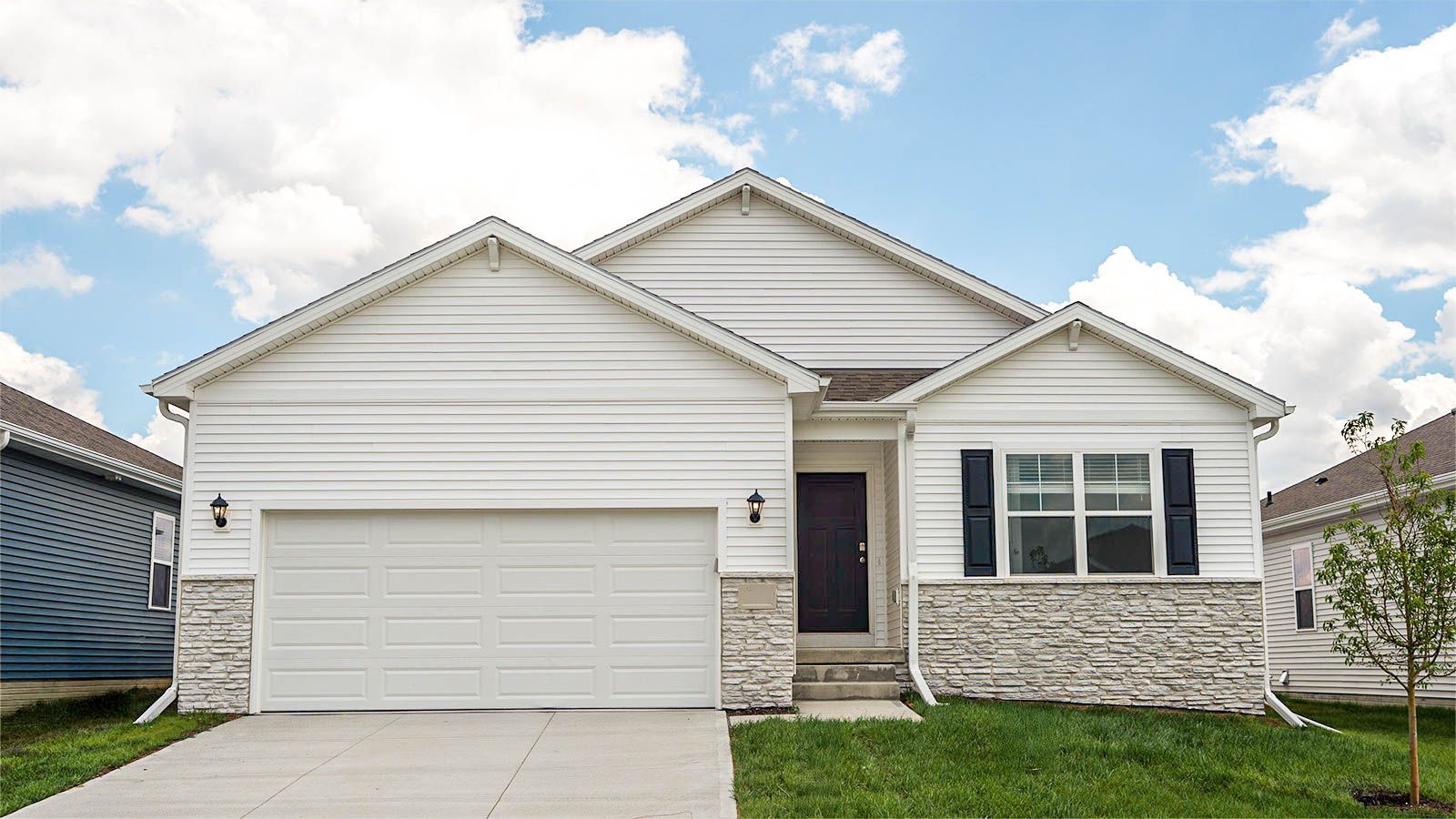 Hamilton - Enclave Flats: Elkhorn, Nebraska - D.R. Horton