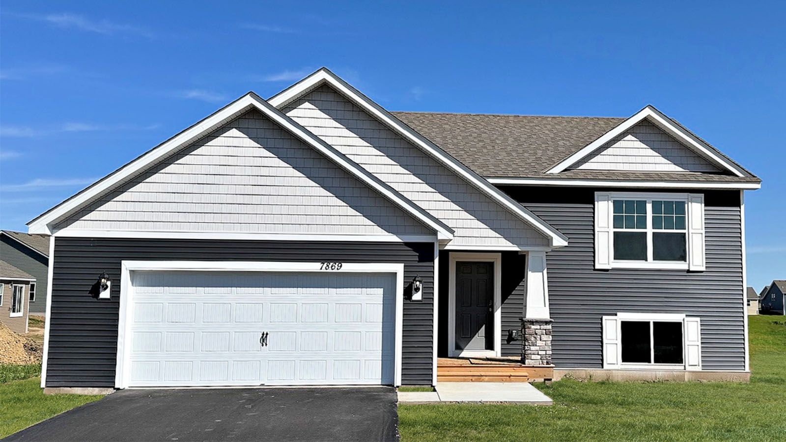 1878 Rainier Drive. Shakopee, MN 55379