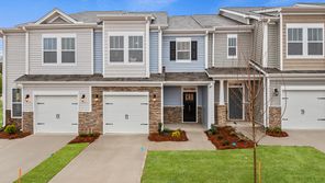 376 Creekview Road (Lansing)