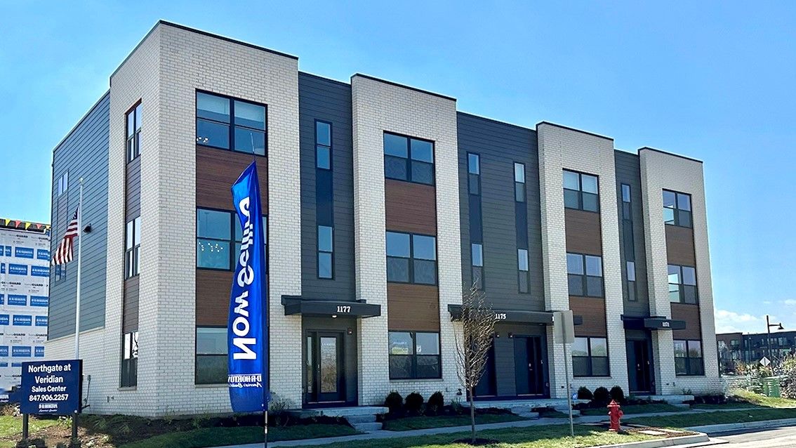 1177 Lakepointe Drive. Schaumburg, IL 60173