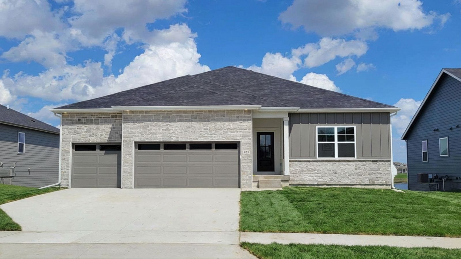Madison - The Horton Series at Stratford Crossing: Waukee, Iowa - D.R. Horton