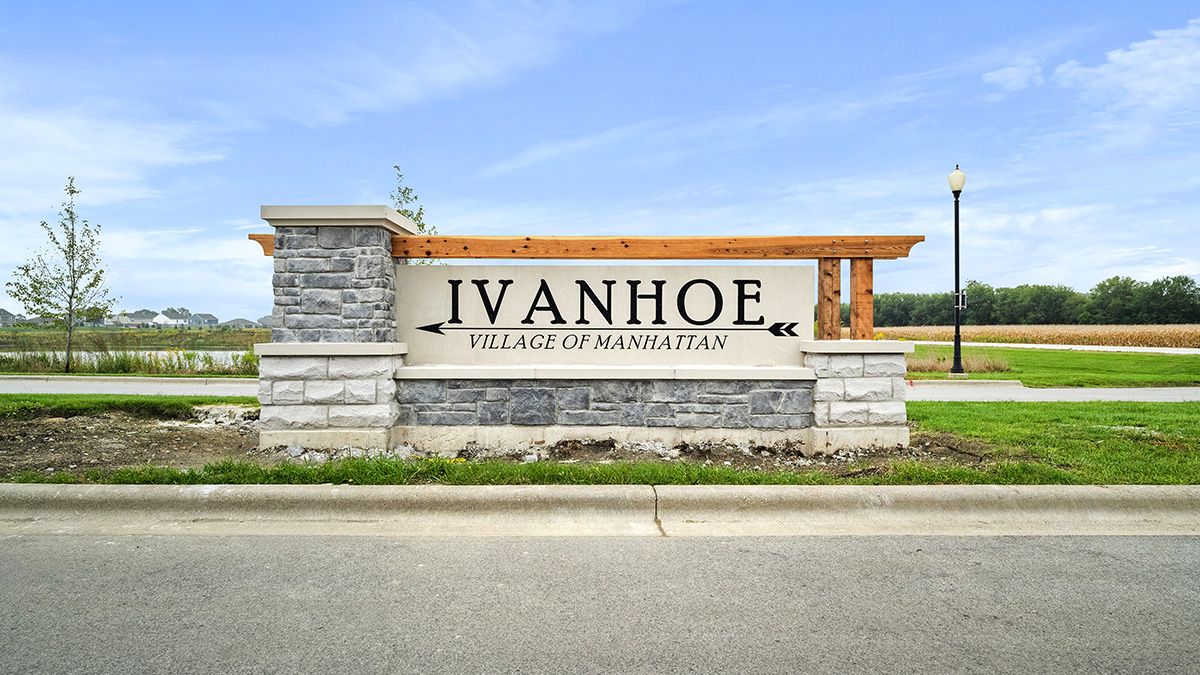 HOLCOMBE 2 CAR - Ivanhoe: Manhattan, Illinois - D.R. Horton