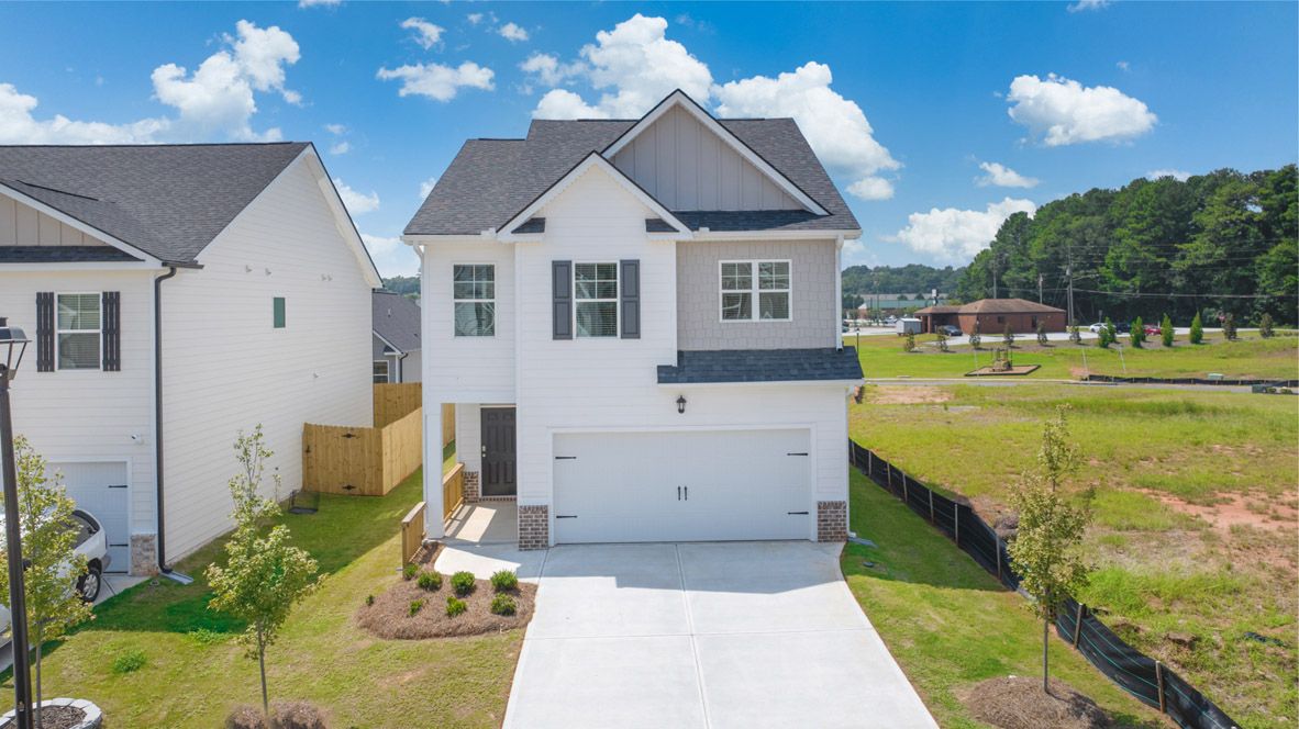 11809 Conrad Circle. Hampton, GA 30228