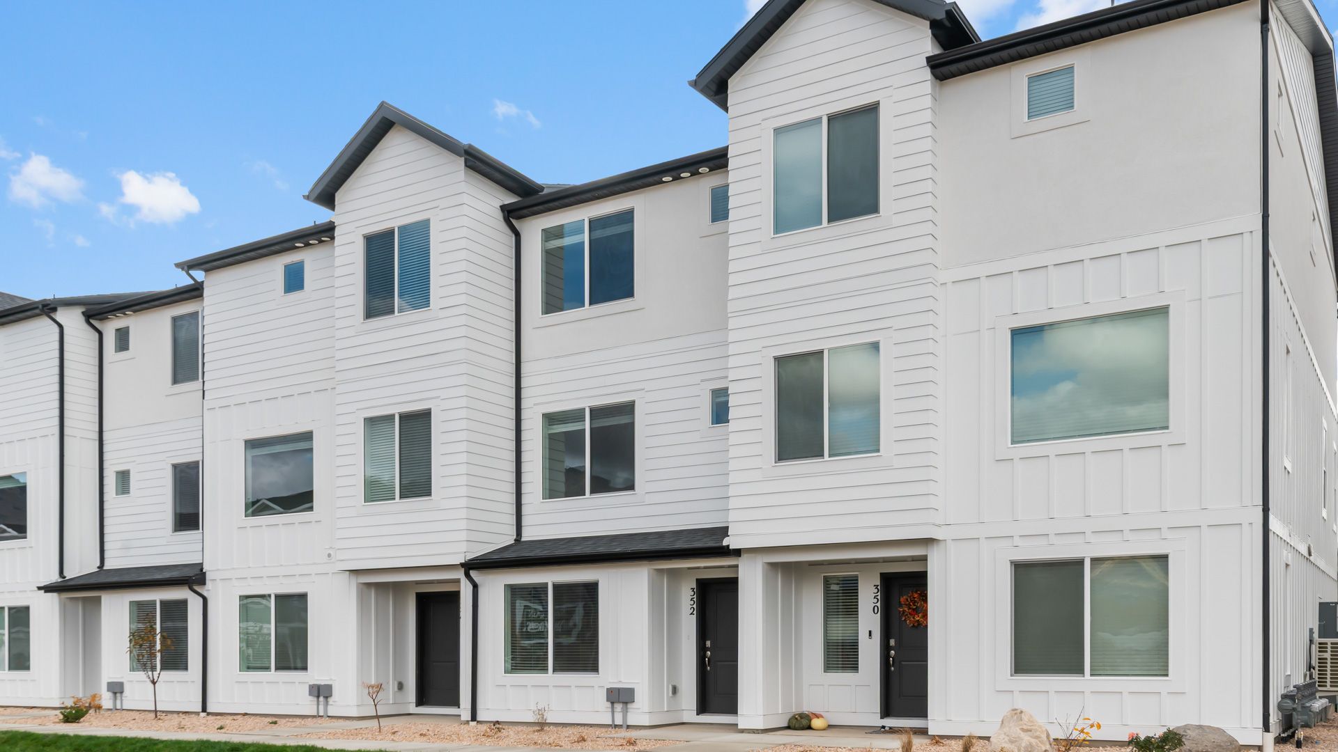 Emery - Dixon Creek Townhomes: Harrisville, Utah - D.R. Horton