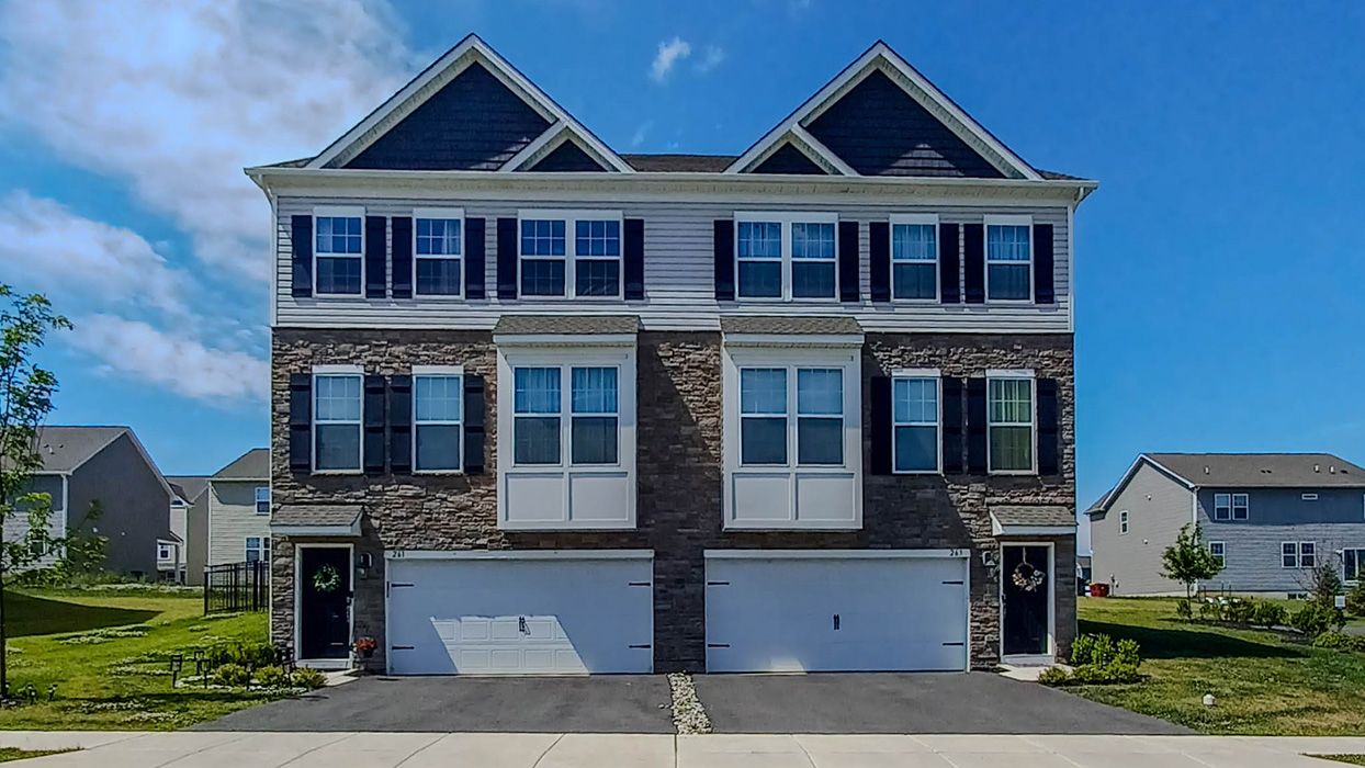 Regent - Lafayette Hills Twins: Easton, Pennsylvania - D.R. Horton Basic