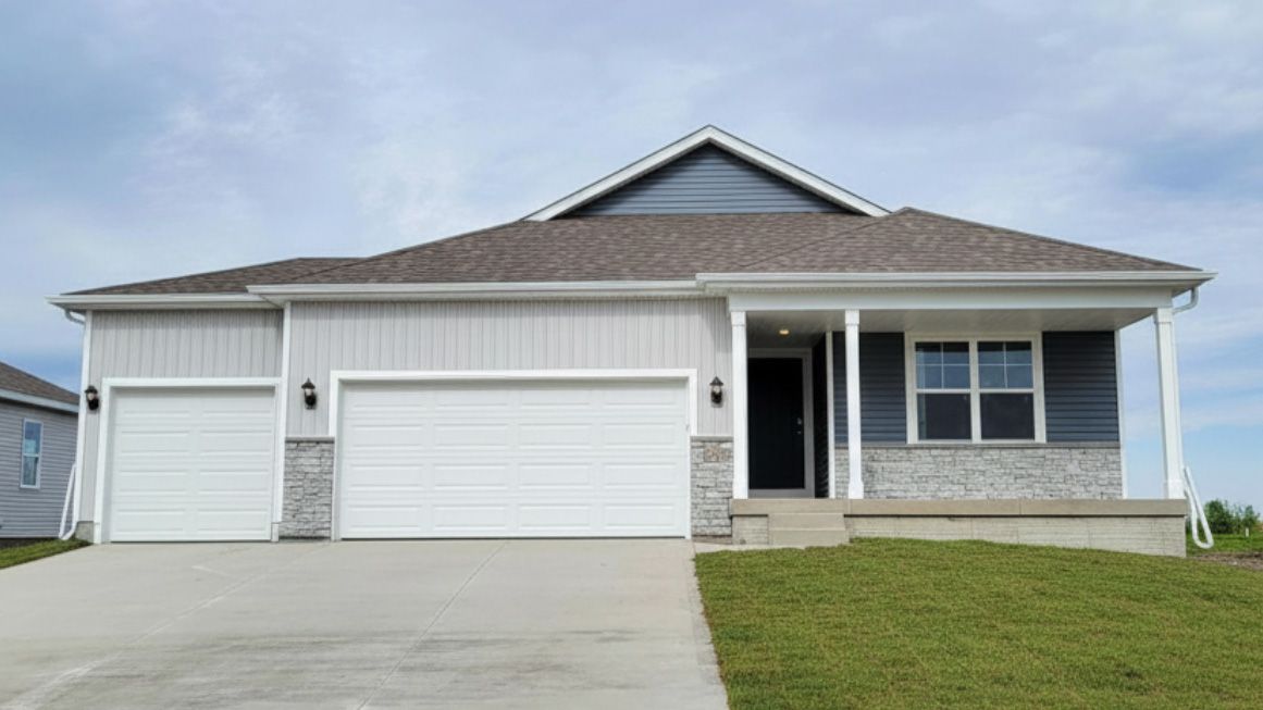 Hamilton - Rolling Prairie Estates: Hiawatha, Iowa - D.R. Horton