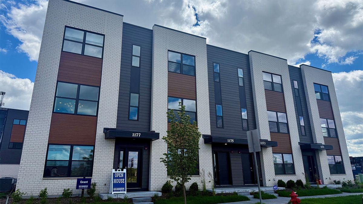 GRANT - Northgate at Veridian: Schaumburg, Illinois - D.R. Horton