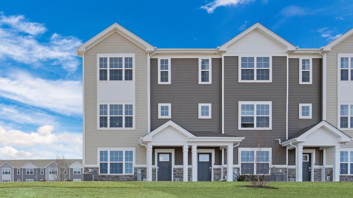 GRANT - Cambridge Lakes North Townhomes: Pingree Grove, Illinois - D.R. Horton