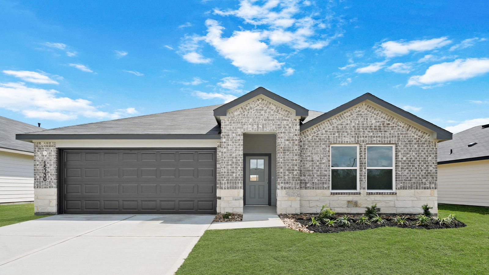 Texas Cali - Chapel Lakes: Montgomery, Texas - D.R. Horton Basic