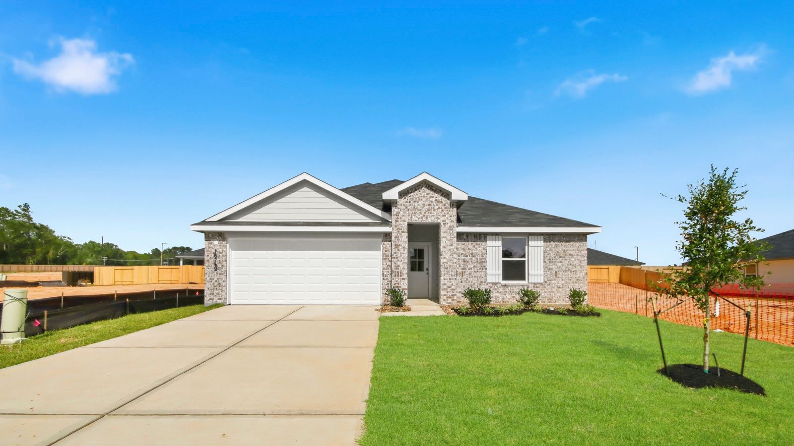 Texas Cali - Chapel Lakes: Montgomery, Texas - D.R. Horton Basic