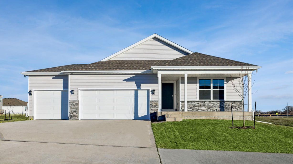 Neuville - Quail Run: Bondurant, Iowa - D.R. Horton