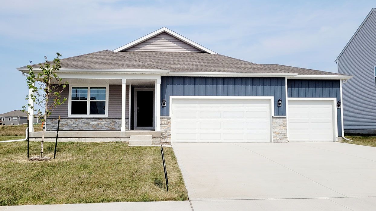 Hamilton - Spring Creek Ridge West: Altoona, Iowa - D.R. Horton