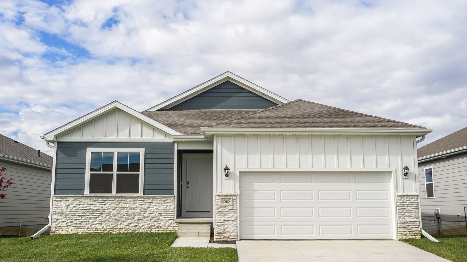Hamilton - Enclave Flats: Elkhorn, Nebraska - D.R. Horton