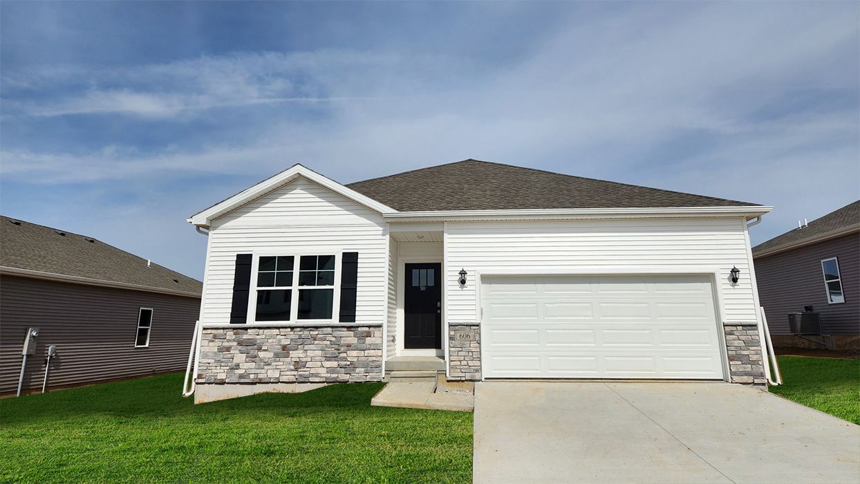 Aldridge - Edgewood Village: Hiawatha, Iowa - D.R. Horton