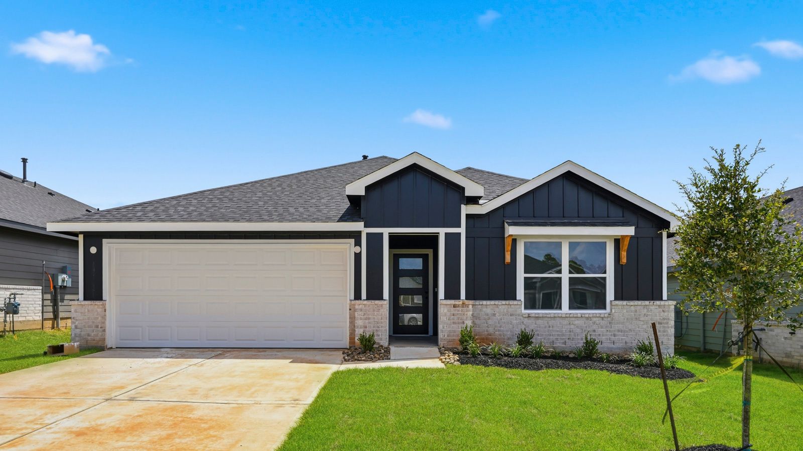 Texas Cali - Chapel Lakes: Montgomery, Texas - D.R. Horton Basic