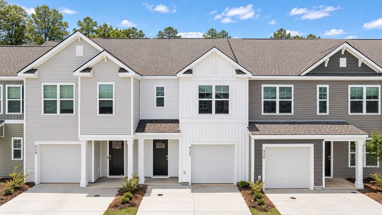 casa en Pine Hills Townhomes at Cane Bay by D.R. Horton por D.R. Horton