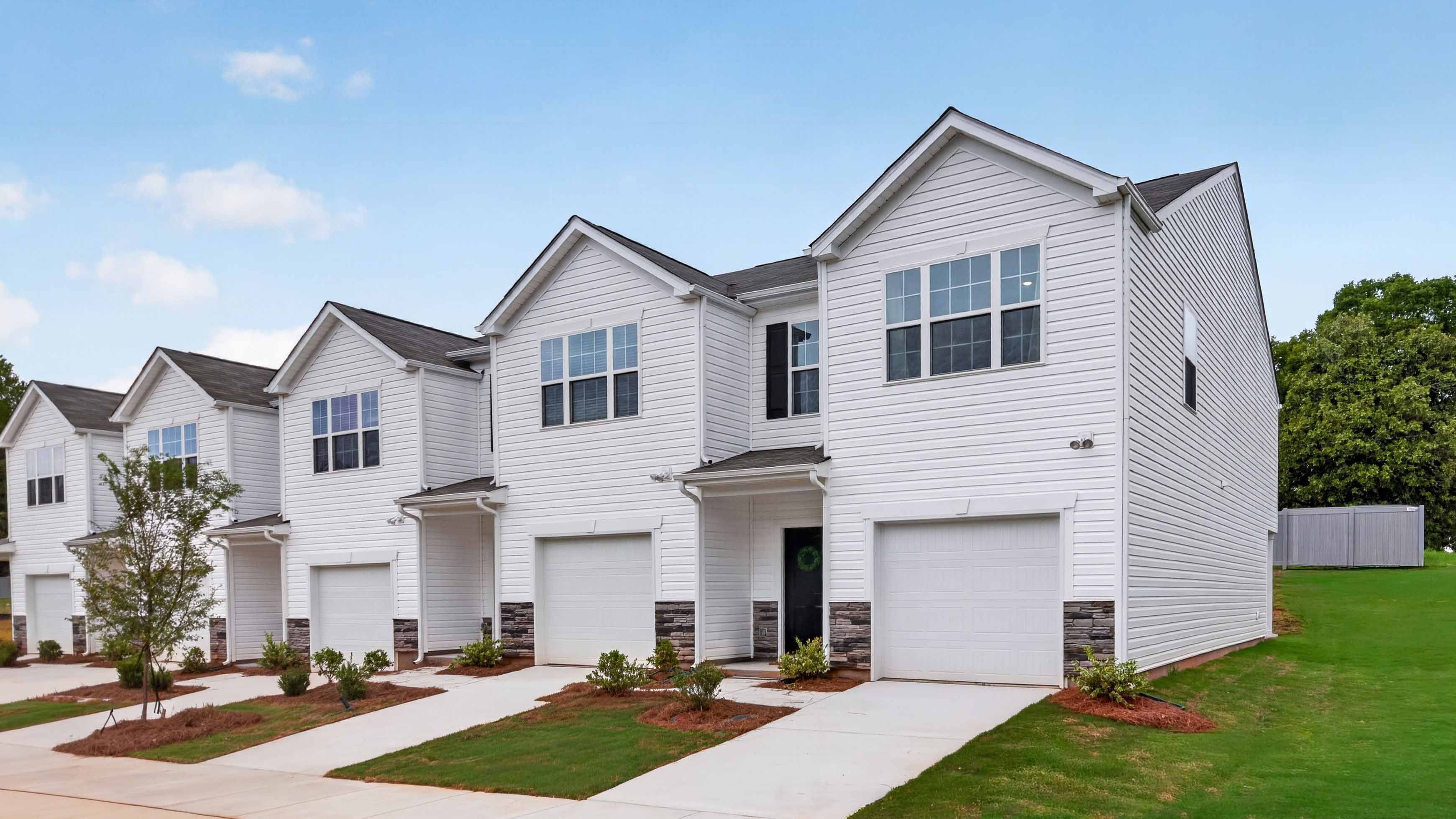 casa en The Townes at Troutman por D.R. Horton