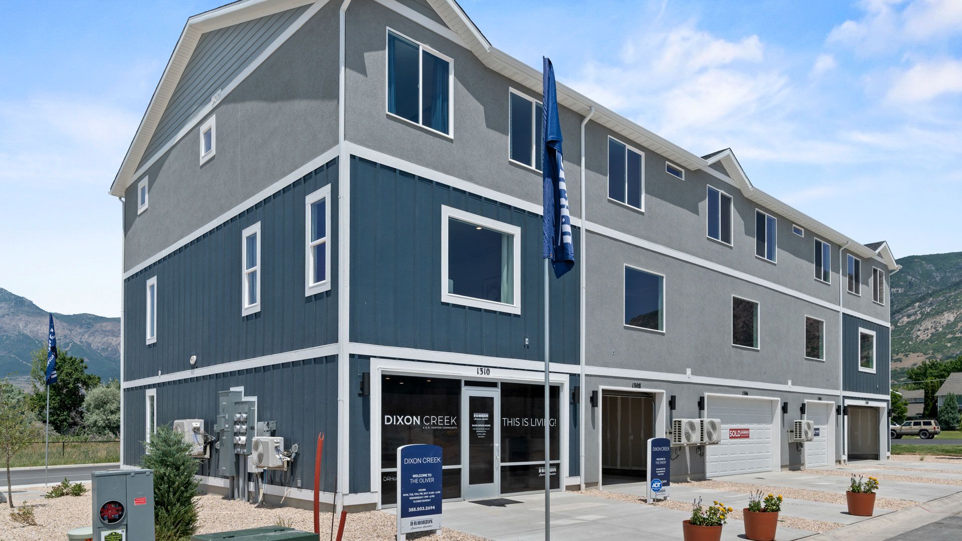 Oliver - Dixon Creek Townhomes: Harrisville, Utah - D.R. Horton