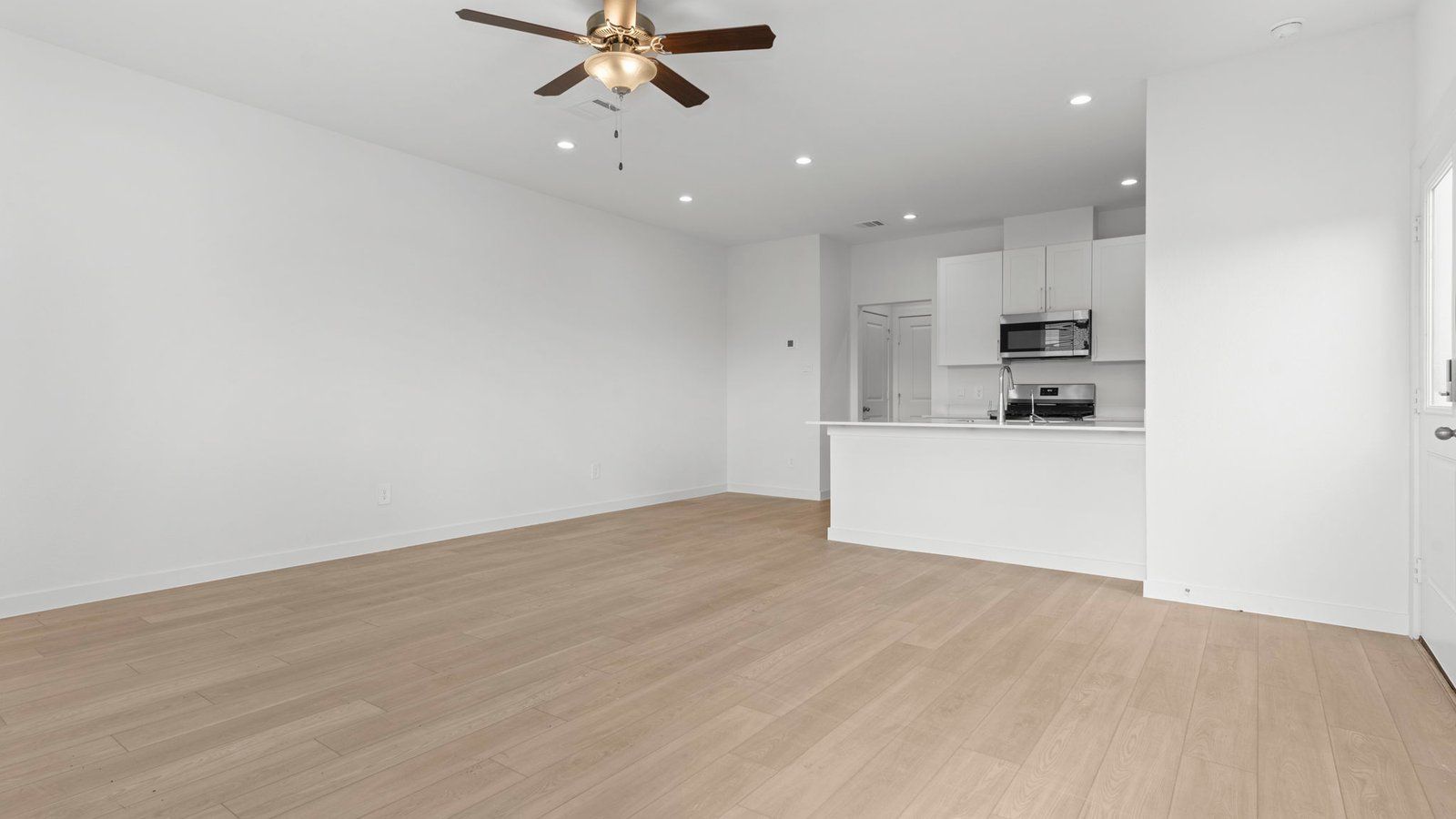 1727 Revolution Way. Missouri City, TX 77489