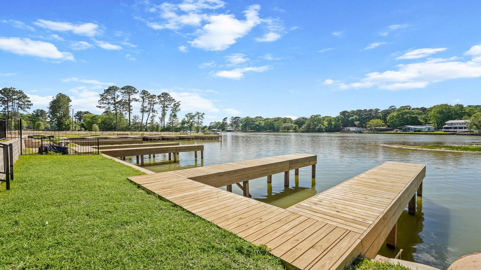 Lake Conroe Cove - Willis, TX