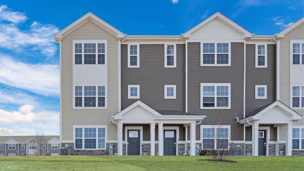 GRANT - Cambridge Lakes North Townhomes: Pingree Grove, Illinois - D.R. Horton