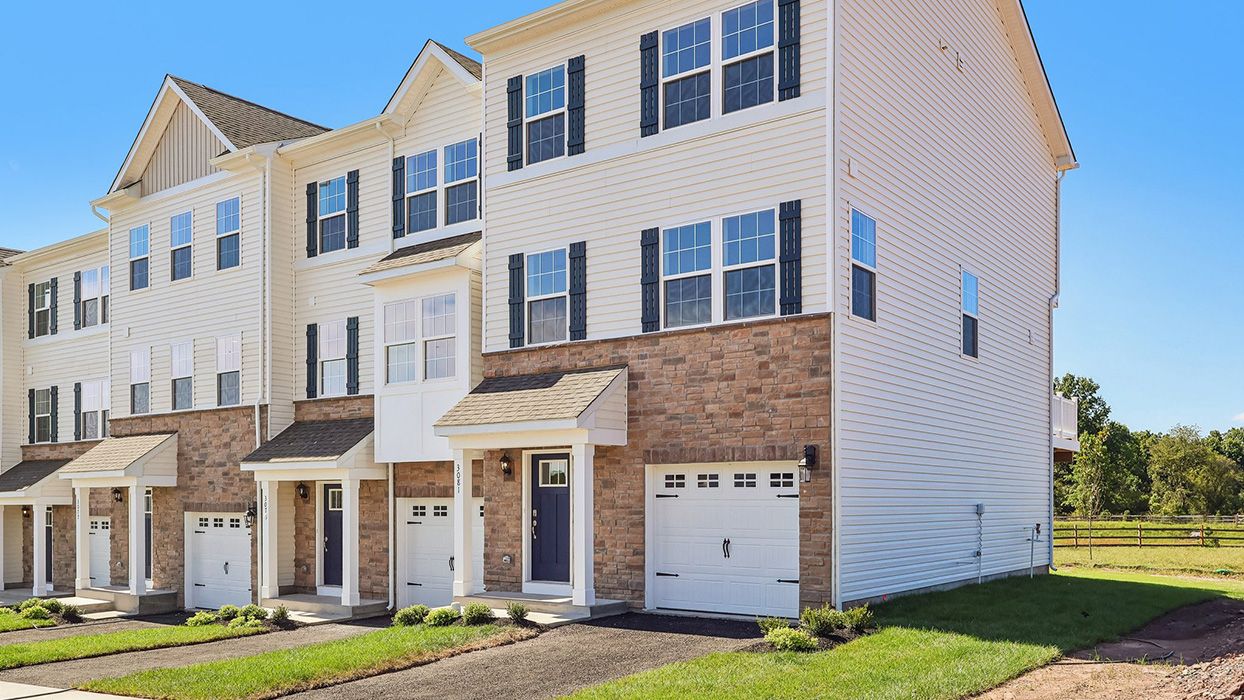 casa en Creekside Village Townhomes por D.R. Horton Basic
