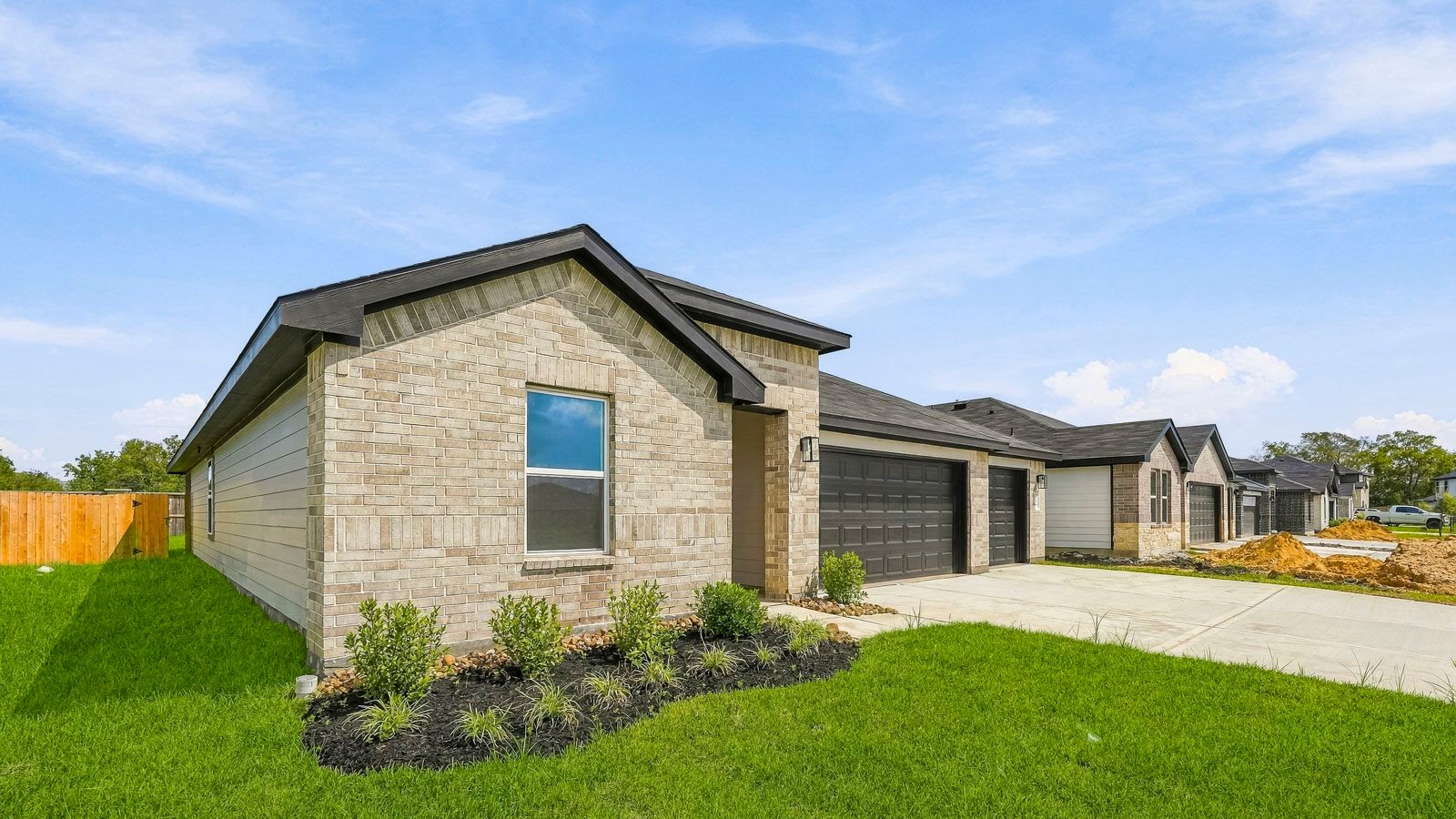 Courtland - Medina: Dayton, Texas - D.R. Horton Basic