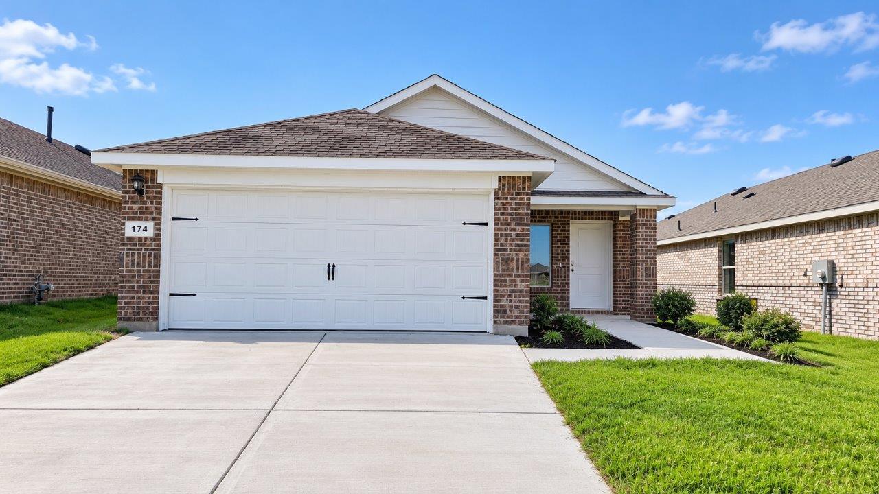 Amber - The Hills at Reunion: Newark, Texas - D.R. Horton