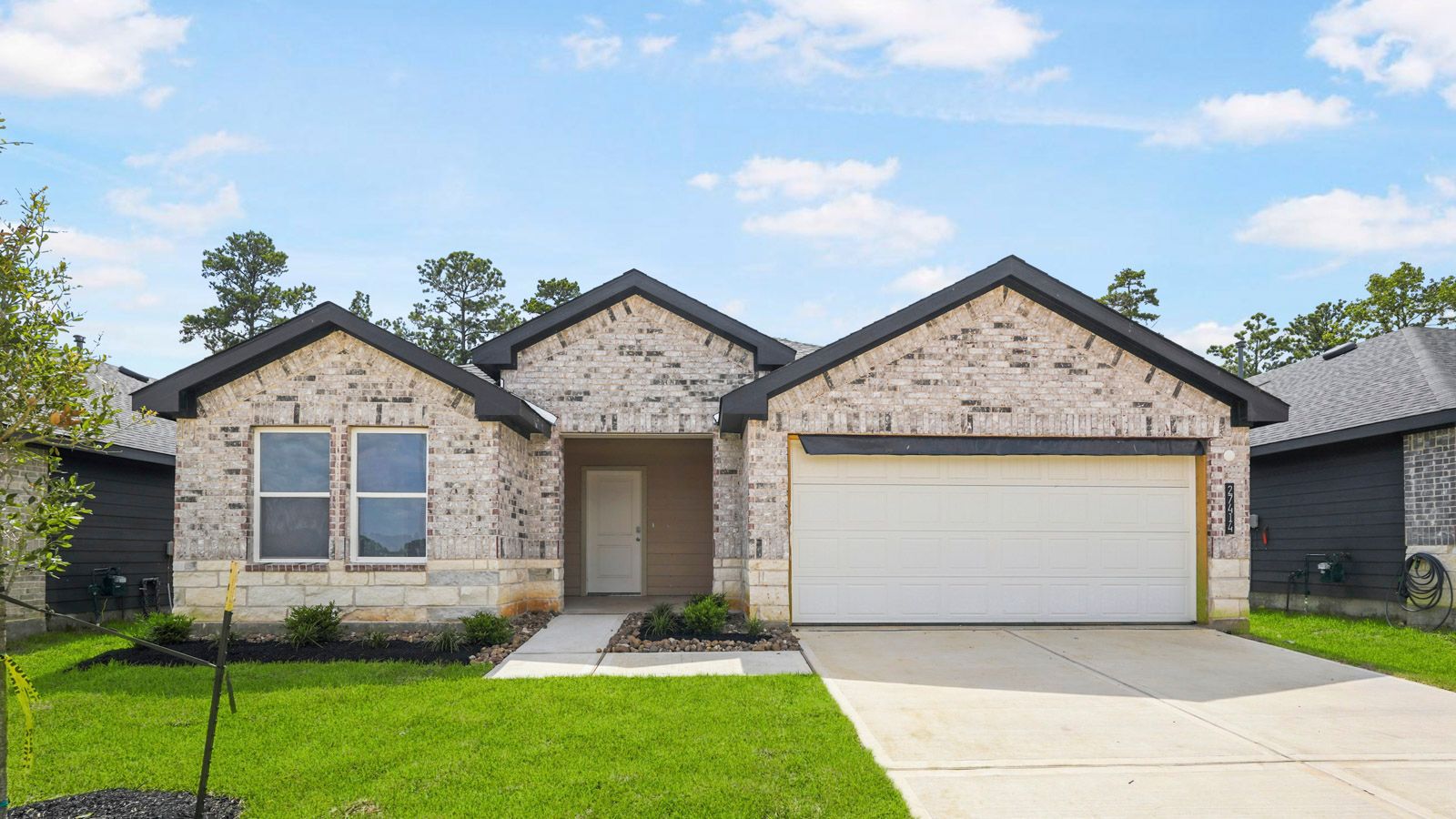 Denton - Grand Pines: Magnolia, Texas - D.R. Horton Basic