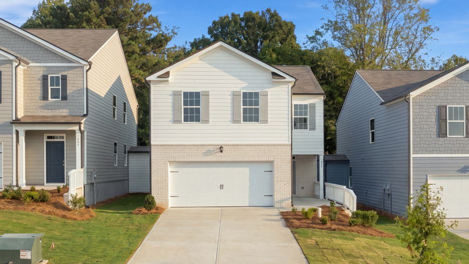 Aisle - Rolling Meadows: Jasper, Georgia - D.R. Horton