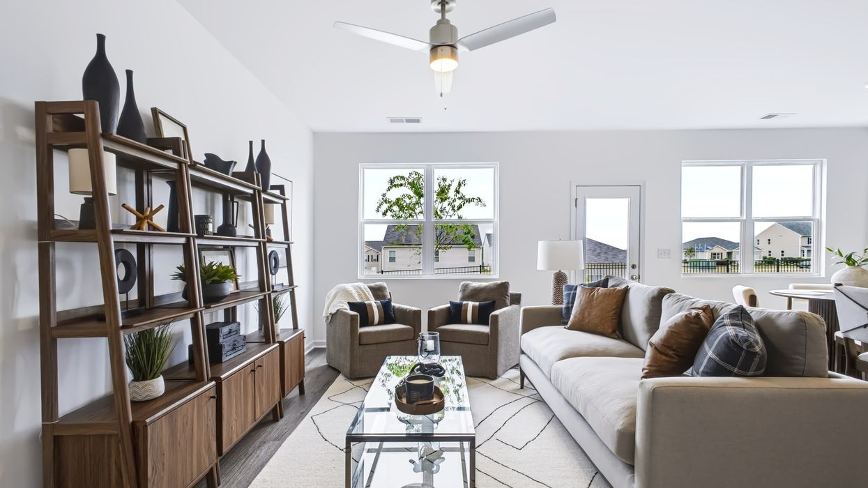 casa en The Broadway at Arlington Station por D.R. Horton
