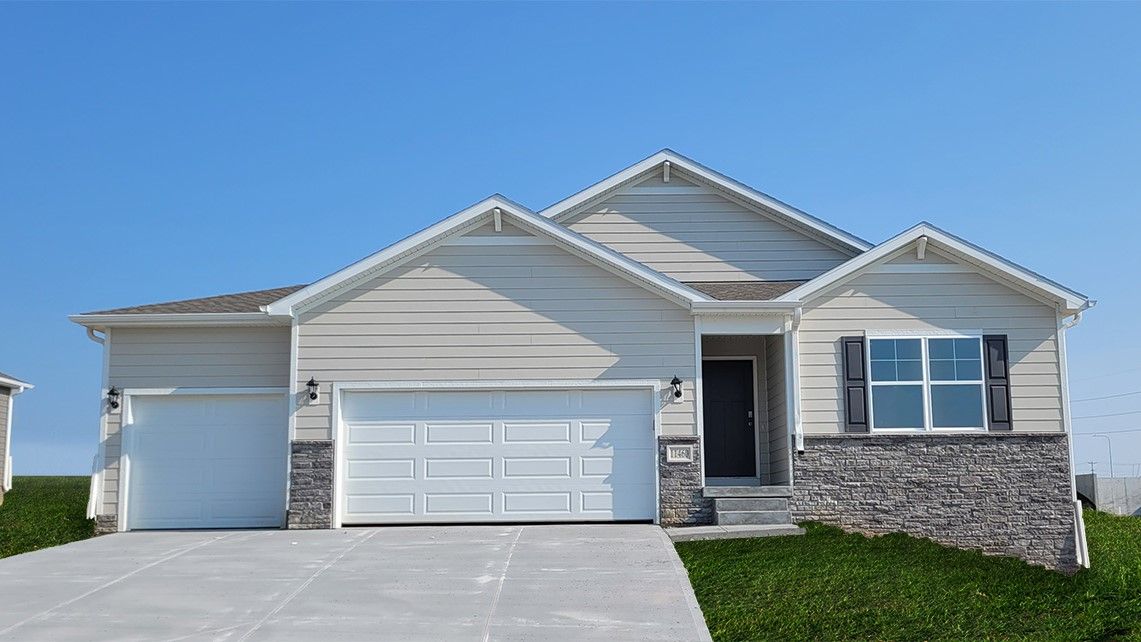 Neuville - Schram 108: Papillion, Nebraska - D.R. Horton