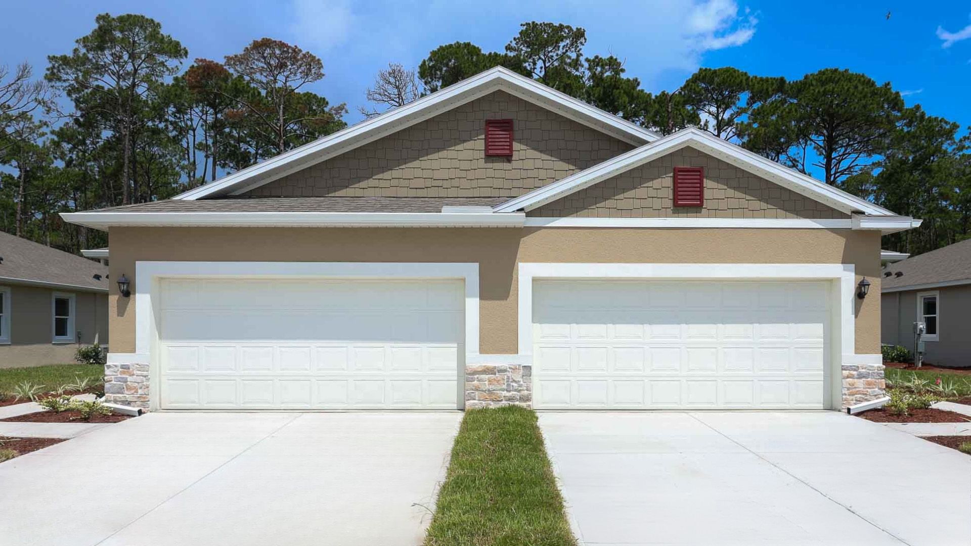 Halifax Plantation Villas por D.R. Horton en Daytona Beach Florida