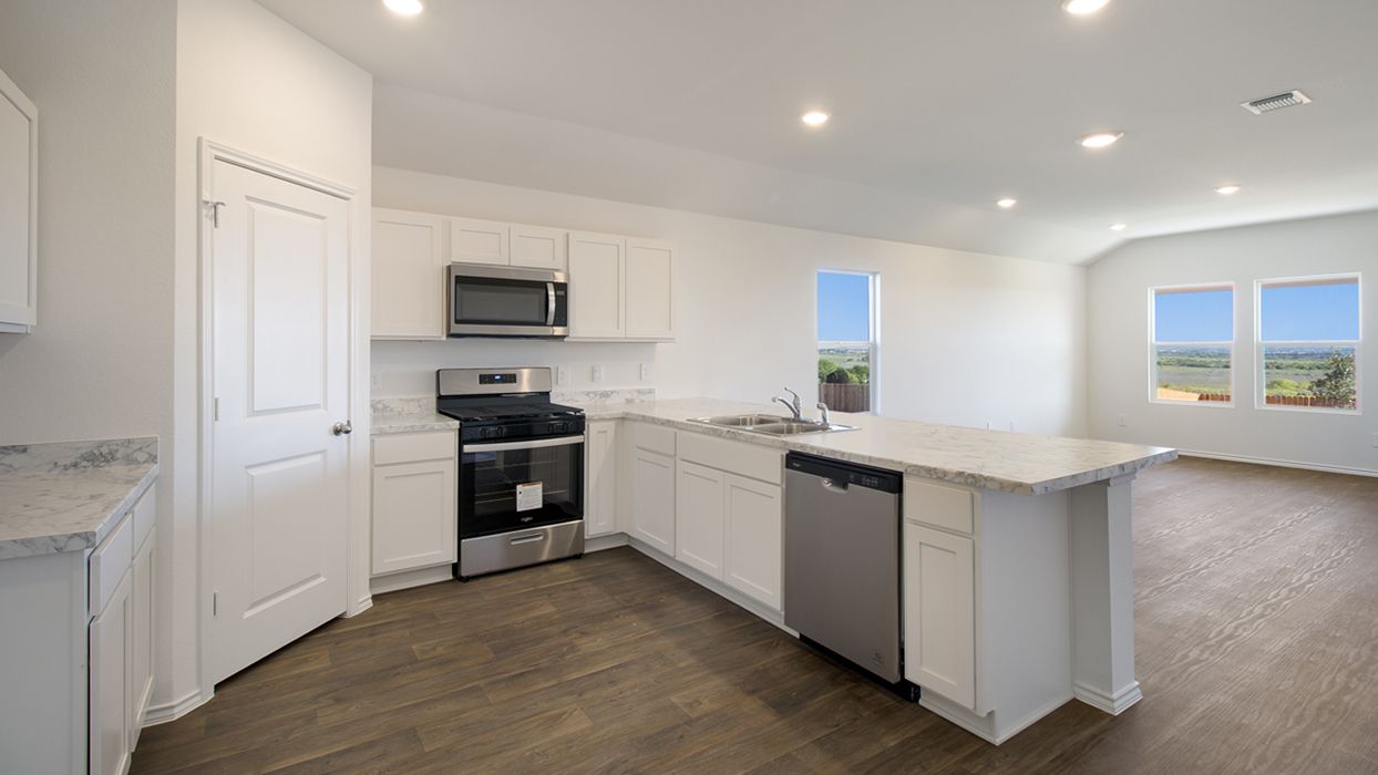 314 Arnold Loop. Uhland, TX 78640