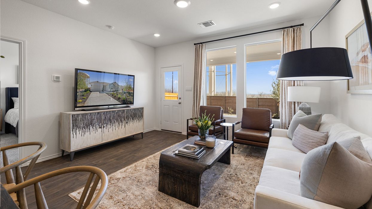 314 Arnold Loop. Uhland, TX 78640