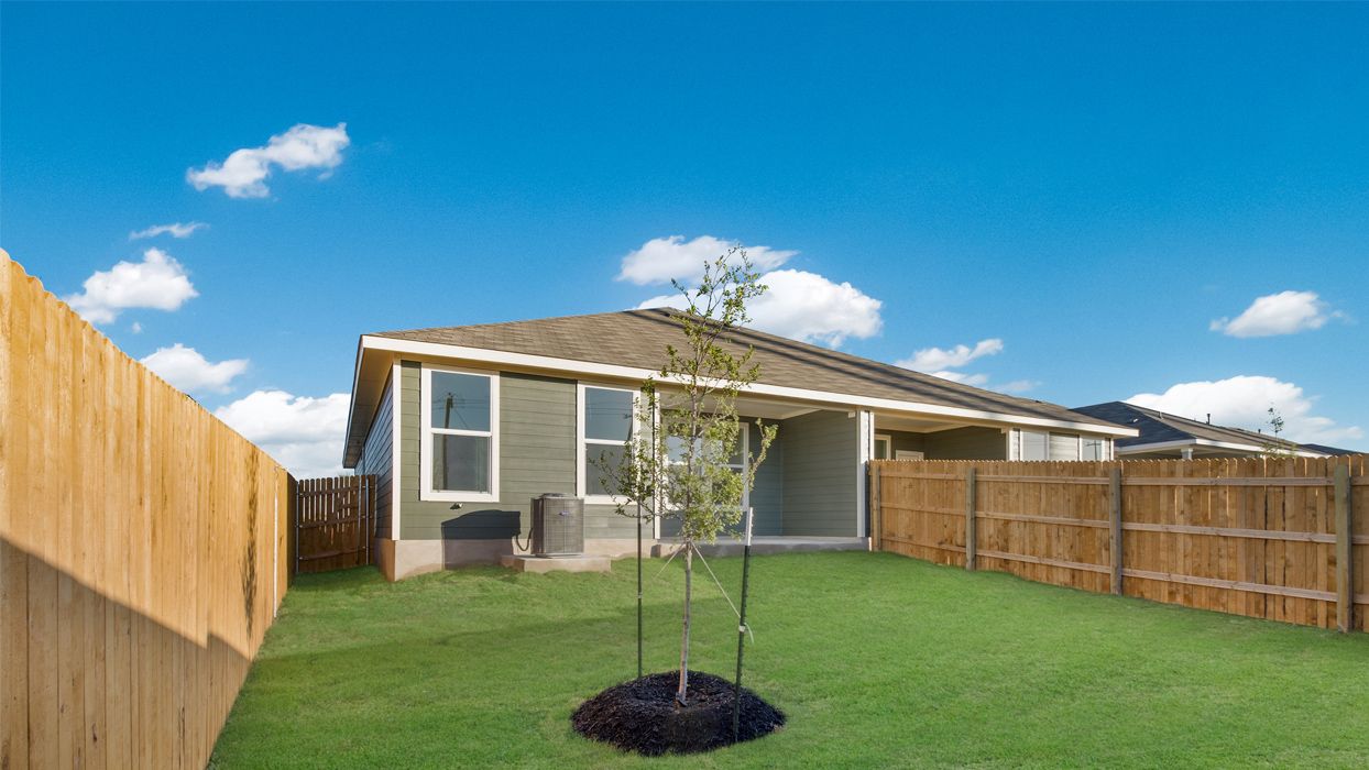 314 Arnold Loop. Uhland, TX 78640