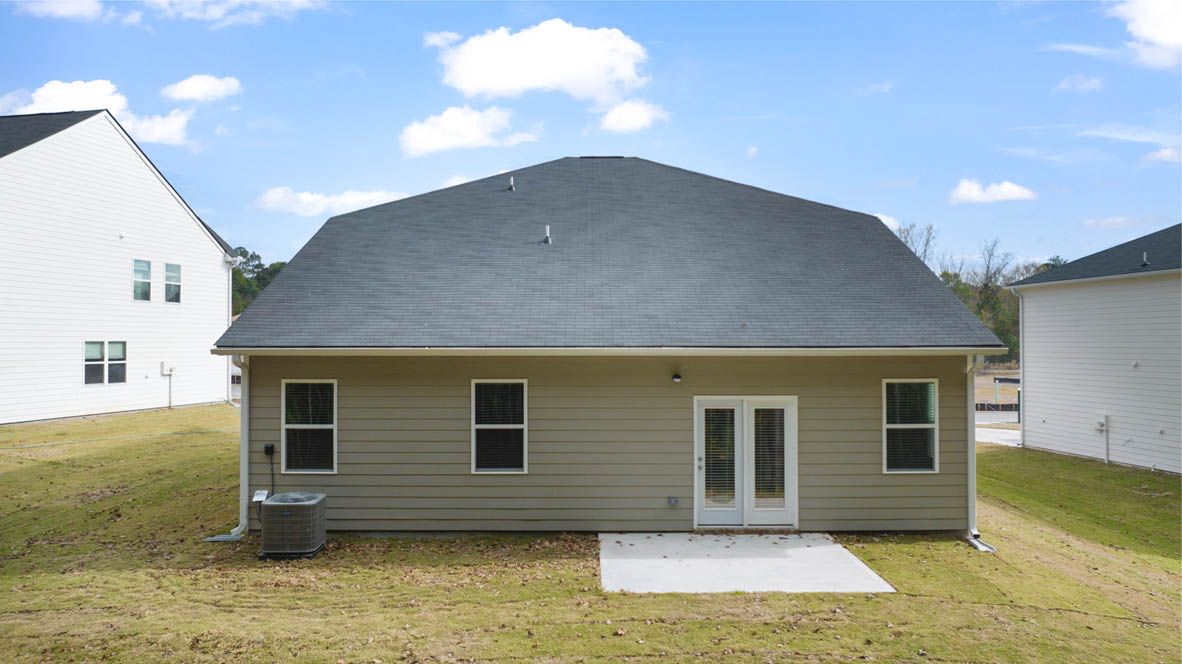 108 Oakchase Park Lane. Hampton, GA 30228