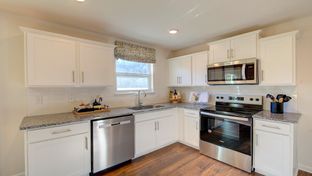 Wildbrook Village Townhomes por D.R. Horton en Asheville North Carolina
