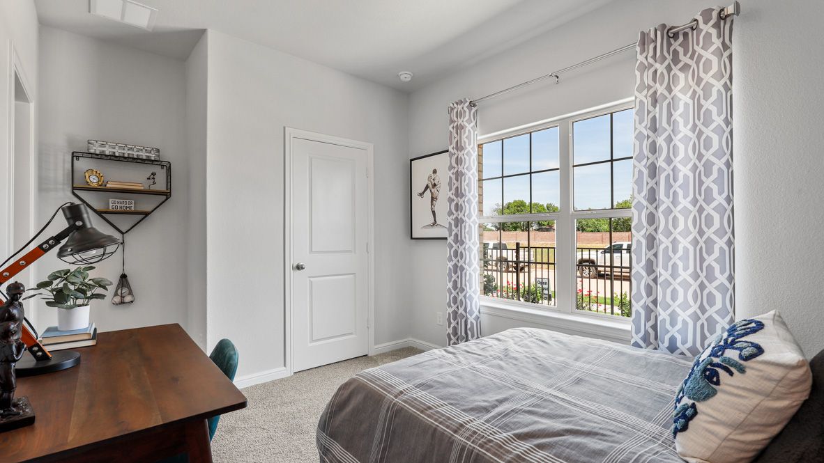 565 Sterling Thicket Lane. Ponder, TX 76259