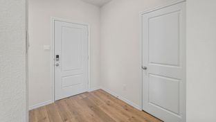 X40E Elgin - Labein Villas: Greenville, Texas - D.R. Horton Basic