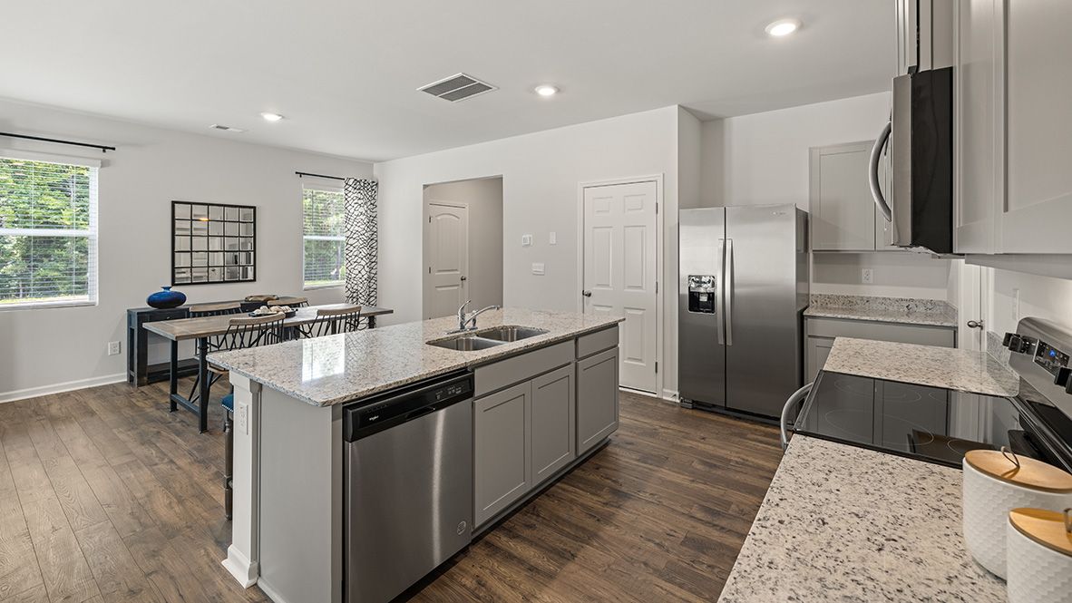 4464 Manor Hill Drive. Union City, GA 30291