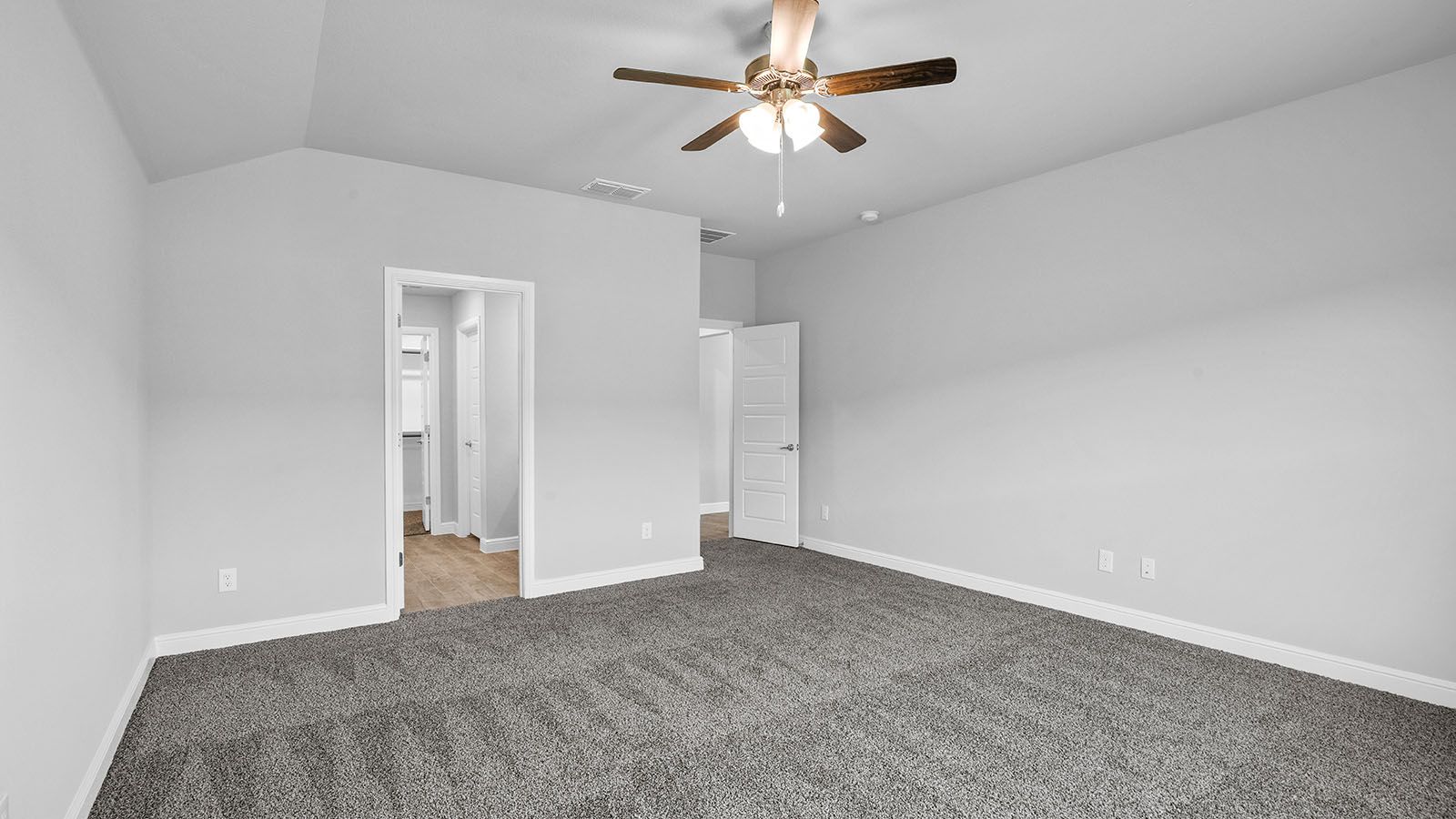 138 Sandstone Circle. Granbury, TX 76048