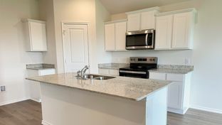 X40J Justin - Corsicana Commons: Corsicana, Texas - D.R. Horton Basic