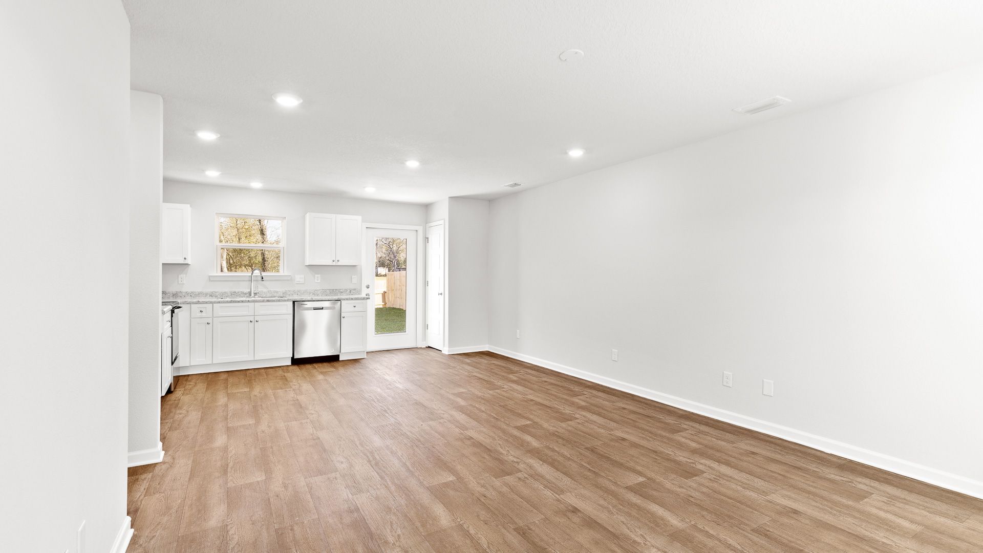 7719 Oakmont Drive East. Theodore, AL 36582