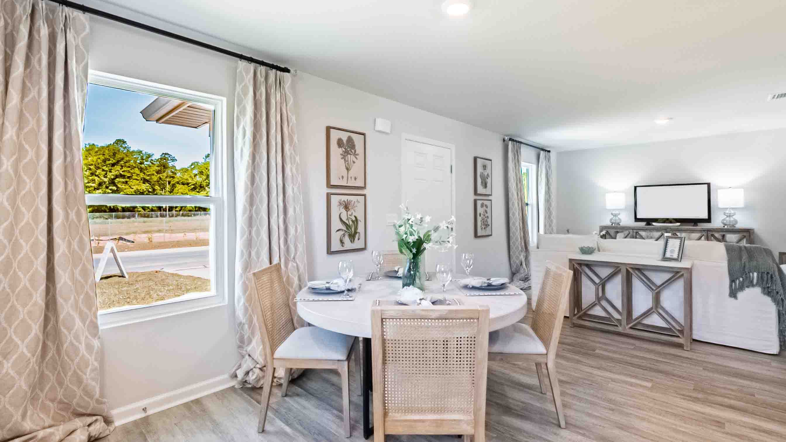 7719 Oakmont Drive East. Theodore, AL 36582