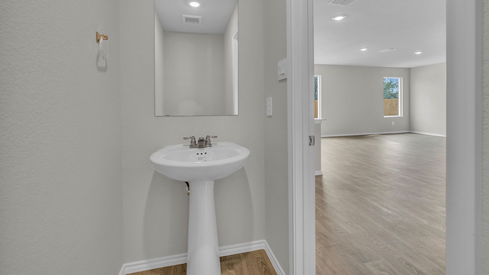 1008 Chachalaca Court. Seguin, TX 78155