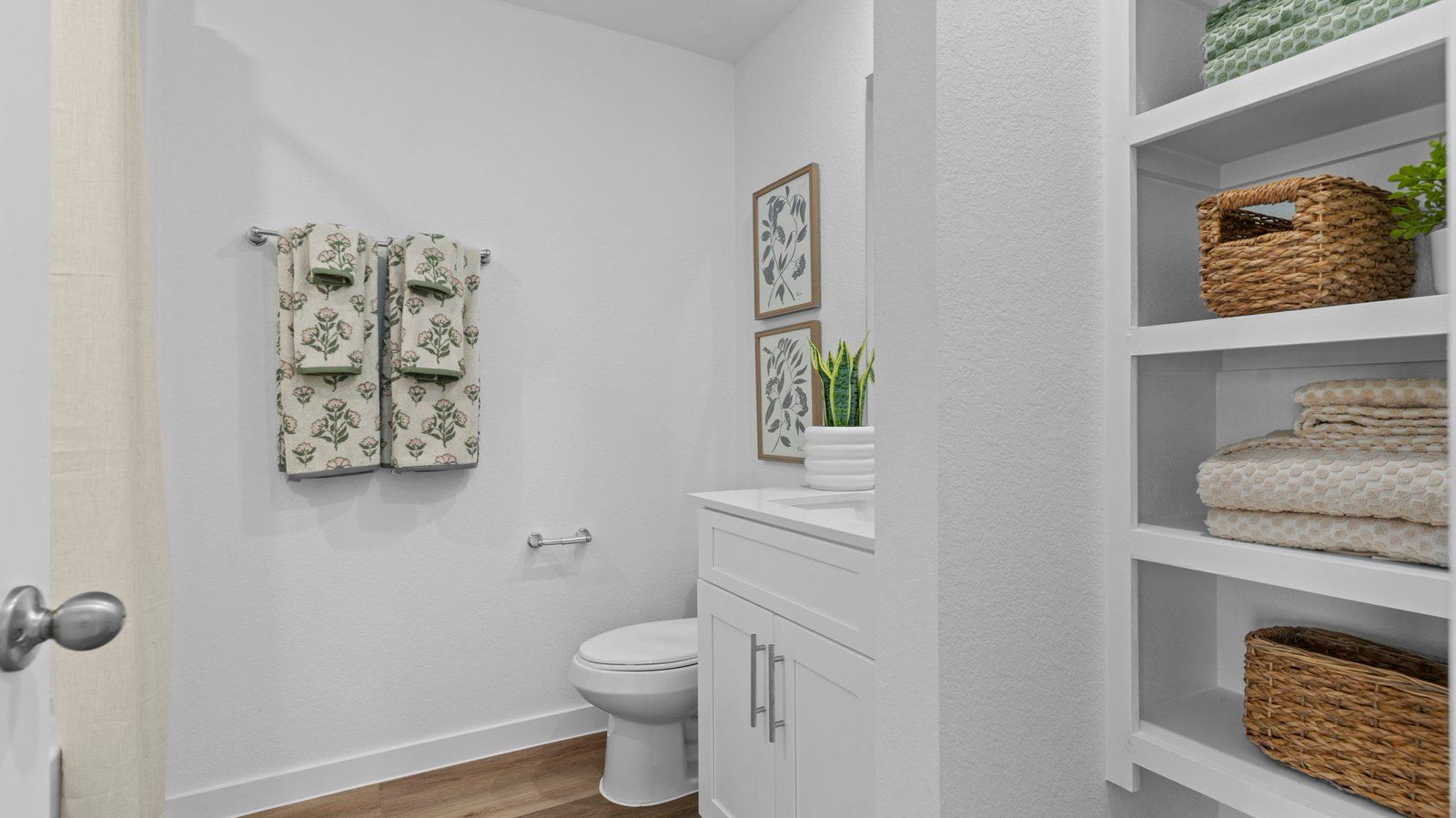 13 Robin Court. Angleton, TX 77515