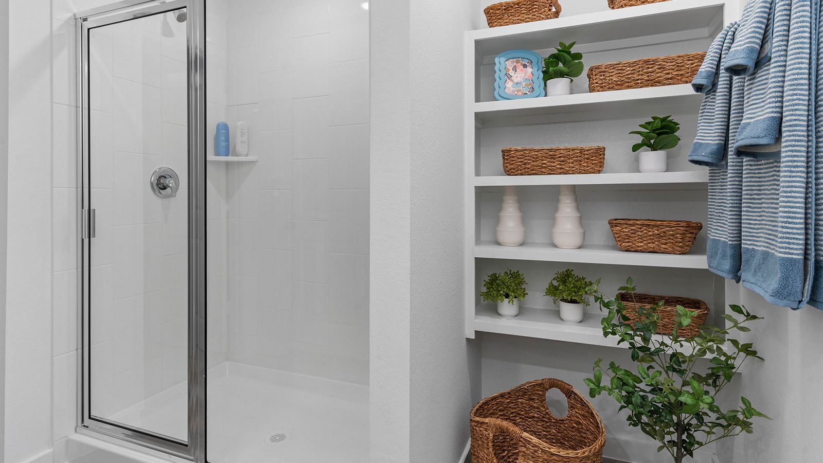 1707 Zander Court. Alvin, TX 77511