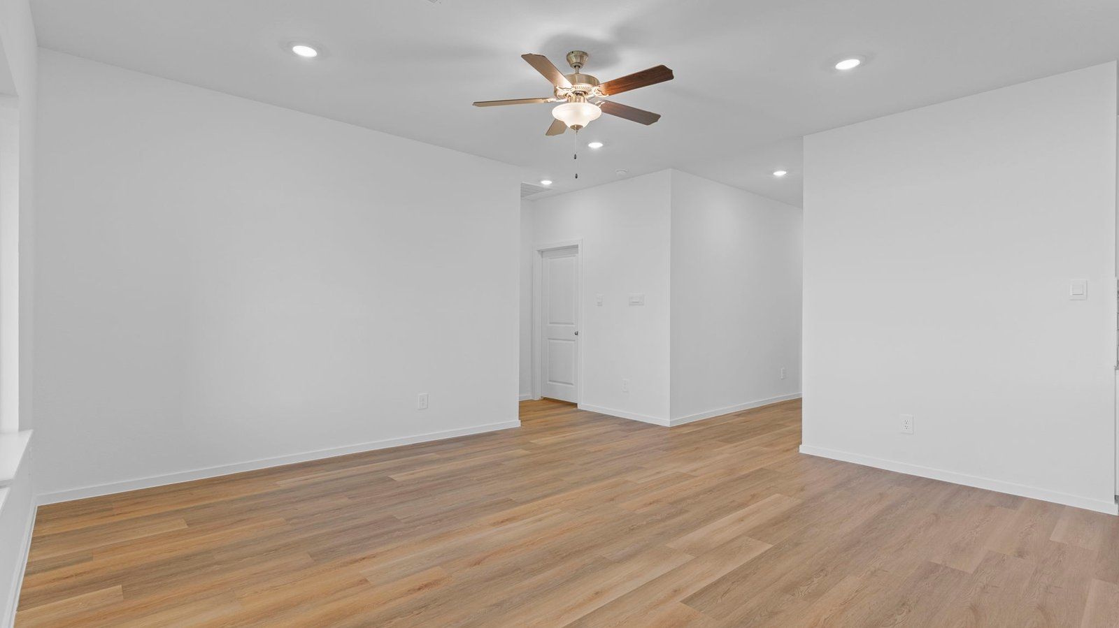 1707 Zander Court. Alvin, TX 77511